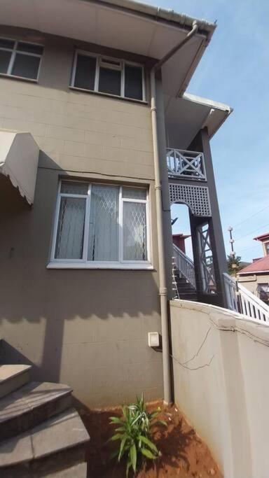 Spacious 1 Bedroom, Self Catering Apartment In Glenwood, Дурбан Екстер'єр фото